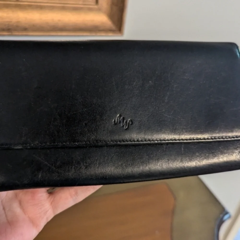 Monsac sleek black